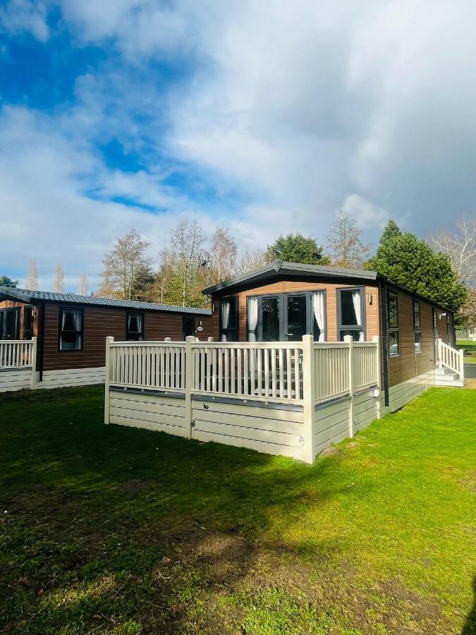 Buttermere Lodge With Hot Tub Barmby on the Moor 外观 照片