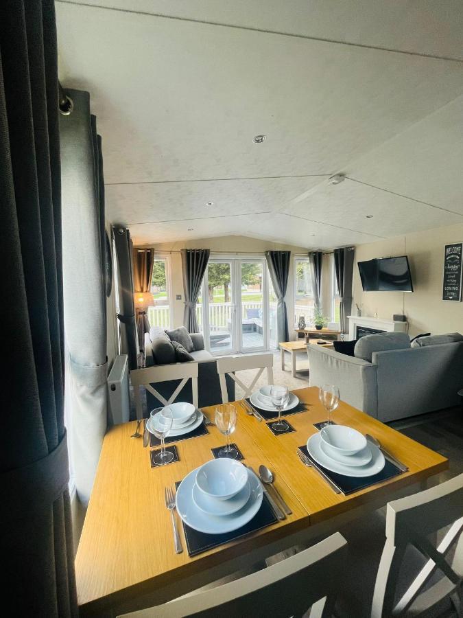 Buttermere Lodge With Hot Tub Barmby on the Moor 外观 照片